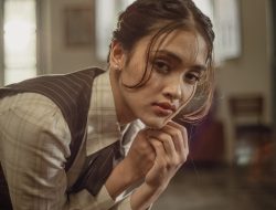 ‘Coba Jadi Aku’, Perjalanan Prinsa Mandagie Memadukan Musik dan Akting