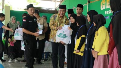 Peringatan Isra Mi’raj, Bupati Bandung Serahkan Bantuan Kepada Anak Yatim dan Difabel