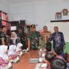 Benny Bachtiar dan Panglima TNI Pantau Gizi Siswa di SD Pasirkaliki Mandiri 2