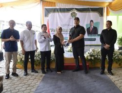 Menpora RI Serahkan Bantuan Peralatan Olahraga ke Madrasah Ibtidaiyah Al Wathoniyah