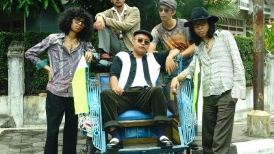 Orkes Dansa La Mantrino, Dari Nongkrong di Toko Musik ke Single Debut ‘Lempar Bola Disko’