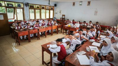 Erwin Tinjau SDN 083 Babakan Surabaya, Perintahkan Renovasi Toilet Sekolah