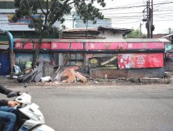 Penataan Kawasan Cicadas, Satpol PP Angkut 16 Lapak PKL Tak Terpakai