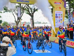 Ribuan Peserta Meriahkan Indomaret Fun Bike Bandung 2026 di Kiara Artha Park