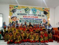 PAUDQu TPQ DTA Al Fitroh Lepas Santri Lewat Wisuda Tahfidz Juz 30 dan Pembagian Rapor