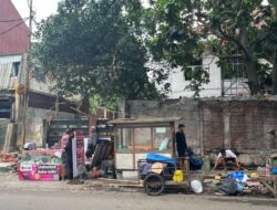 13 Kios PKL di Jalan Cihapit Dibongkar Mandiri, Kelurahan Imbau Gunakan Lapak Bongkar Pasang